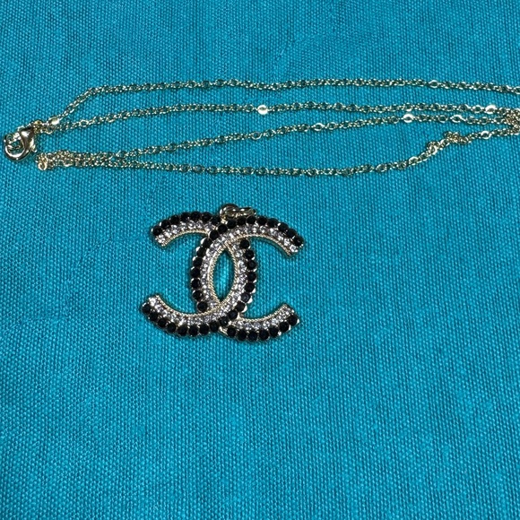 Unbranded Jewelry - Gold Necklace with Black Accents